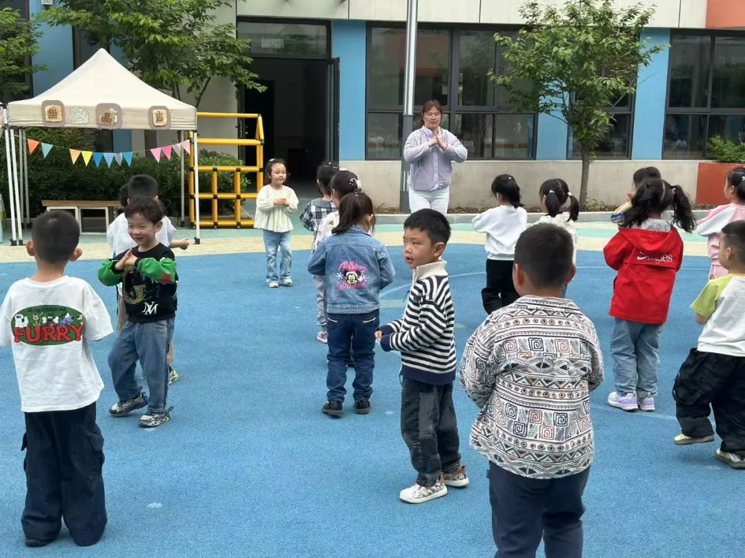 20250421【生活燕幼·园区动态】燕鸣苑分园：“走进童园，倾听成长”——家长半日开放活动_html_7f694345.jpg