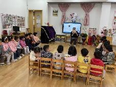 【生活燕幼·教研组动态】燕幼中心园“游戏促发展，教研共成长”——美术教研组区域游戏开放活动_html_m31b1f25f.jpg