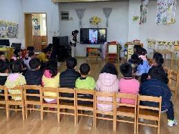 【生活燕幼·教研组动态】燕幼中心园“游戏促发展，教研共成长”——美术教研组区域游戏开放活动_html_71d85f8e.jpg