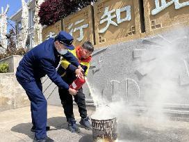 【生活燕幼·年级组动态】燕幼中心园“小学初体验，衔接零距离”——大班社区活动参观小学_html_2c5cf943.jpg