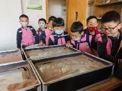 【生活燕幼·年级组动态】燕幼中心园“小学初体验，衔接零距离”——大班社区活动参观小学_html_m78cb8c09.jpg