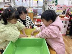 2023.3.24【生活燕幼·教研组动态】燕幼中心园：探索大奥秘 畅玩科学区---科学教研组区域游戏开放_html_55636d5e.jpg