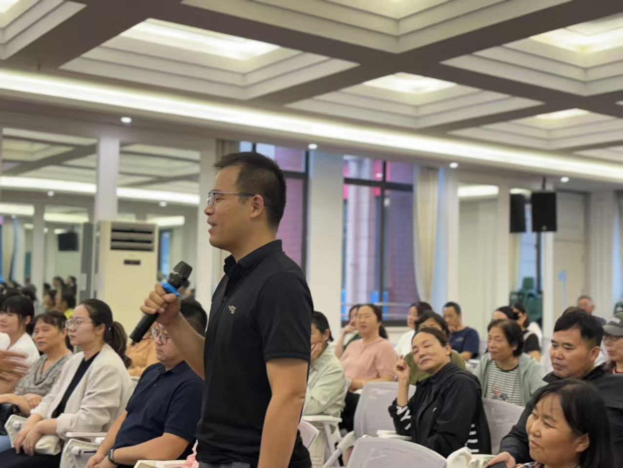 2025.9.25【生活燕幼·园区动态】新城分园：亲子关系 家园互动——栖霞区家校社协同育人风行讲师团活动_html_2e36c249.jpg