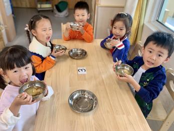 20241008【生活燕幼&middot;园区动态】“寒露至 秋意浓”——舌尖上的节气之寒露_html_m3d3ae878.jpg