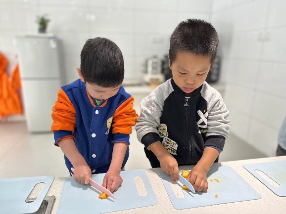 20241023  【生活燕幼&middot;园区动态】“霜降至，柿子红”——舌尖上的节气之霜降_html_755e9b35.jpg