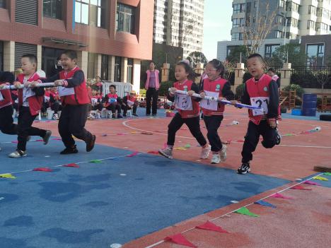 20201118【年级组动态】新城园区大班年级组运动会_html_m49321a94.jpg