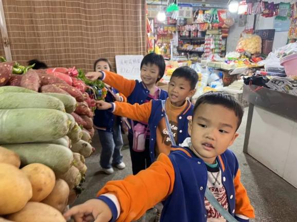 20231123【生活燕幼·园区动态】燕鸣苑分园：走，我们去买菜——中班年级组社会实践活动_html_7187bafa.jpg