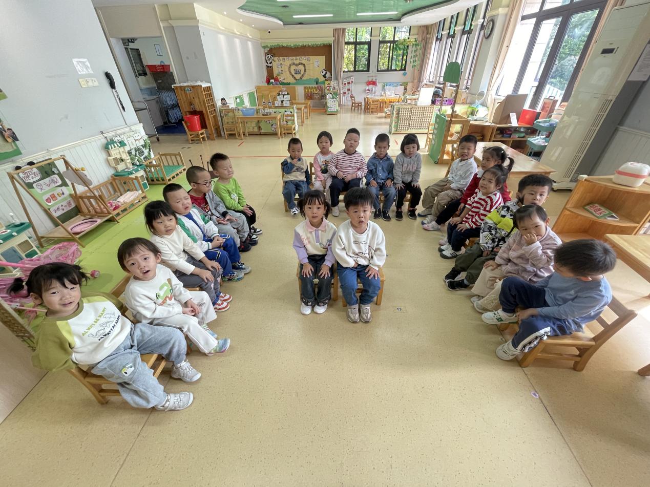 2024.10.8【园区动态】新城园区：袅袅凉风动，凄凄寒露零 ——小一班寒露节气活动_html_4a5083c4.jpg