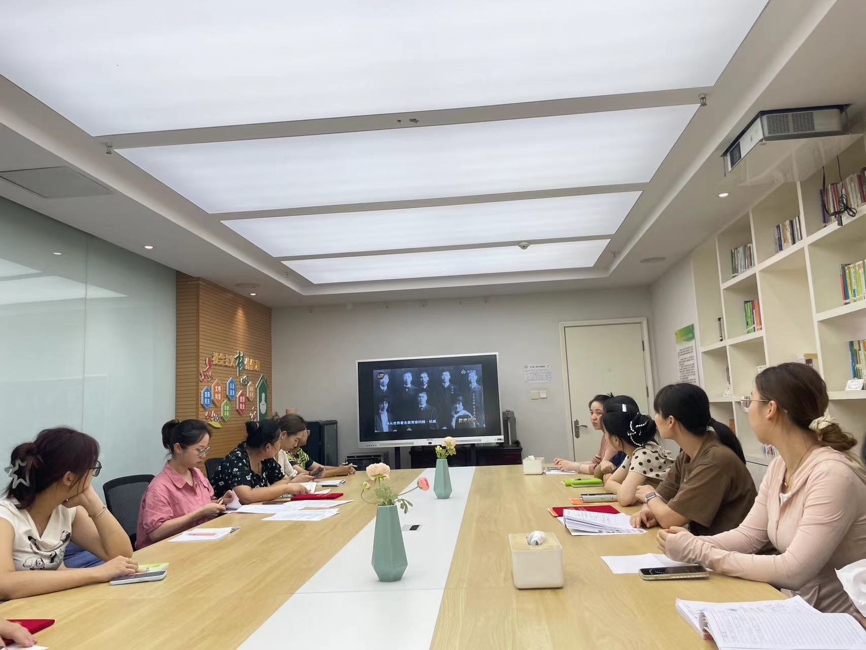 20240910【生活燕幼&middot;园区动态】新城分园：“师者如光，一路芳华”——庆祝教师节主题活动(1)_html_49bb386a.jpg