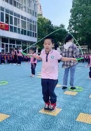 20230509【生活燕幼·园区动态】燕幼中心园：“拥抱春日 悦动成长”—班级早操评比暨体育技能比赛活动_html_m1f2eb16e.jpg