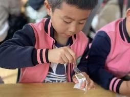 【生活燕幼·年级组动态】燕幼中心园“寄情香囊，感恩母亲”——大班年级组社区活动_html_m6db08a4a.jpg