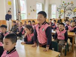 【生活燕幼·年级组动态】燕幼中心园“寄情香囊，感恩母亲”——大班年级组社区活动_html_40f09f1a.jpg