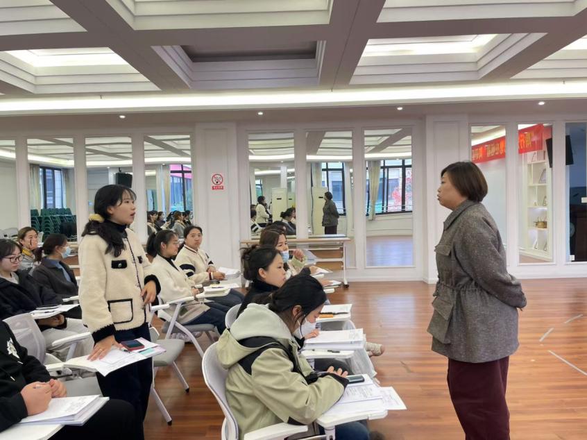 20241210【生活燕幼&middot;园区动态】新城分园：“提升交流艺术，获取教育幸福生活”——师德师风专题教研活动doc_html_48e13357.png