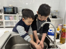 @20241220   【生活燕幼·园区动态】燕鸣苑分园：“温暖过冬至，快乐包饺子”——舌尖上的节气之冬至(2)_html_28ab1357.png