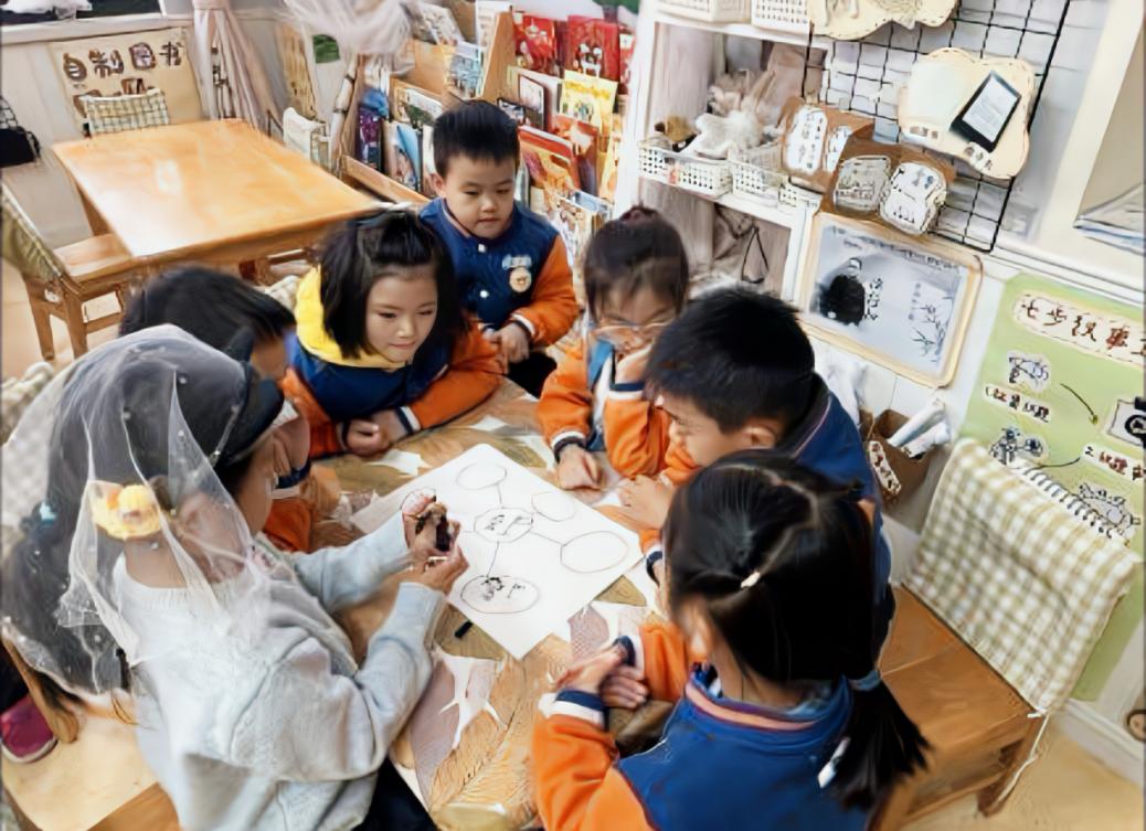 20241202【生活燕幼&middot;园区动态】新城分园——我是小小升旗手大五班升旗活动_html_m73ef66c7.jpg