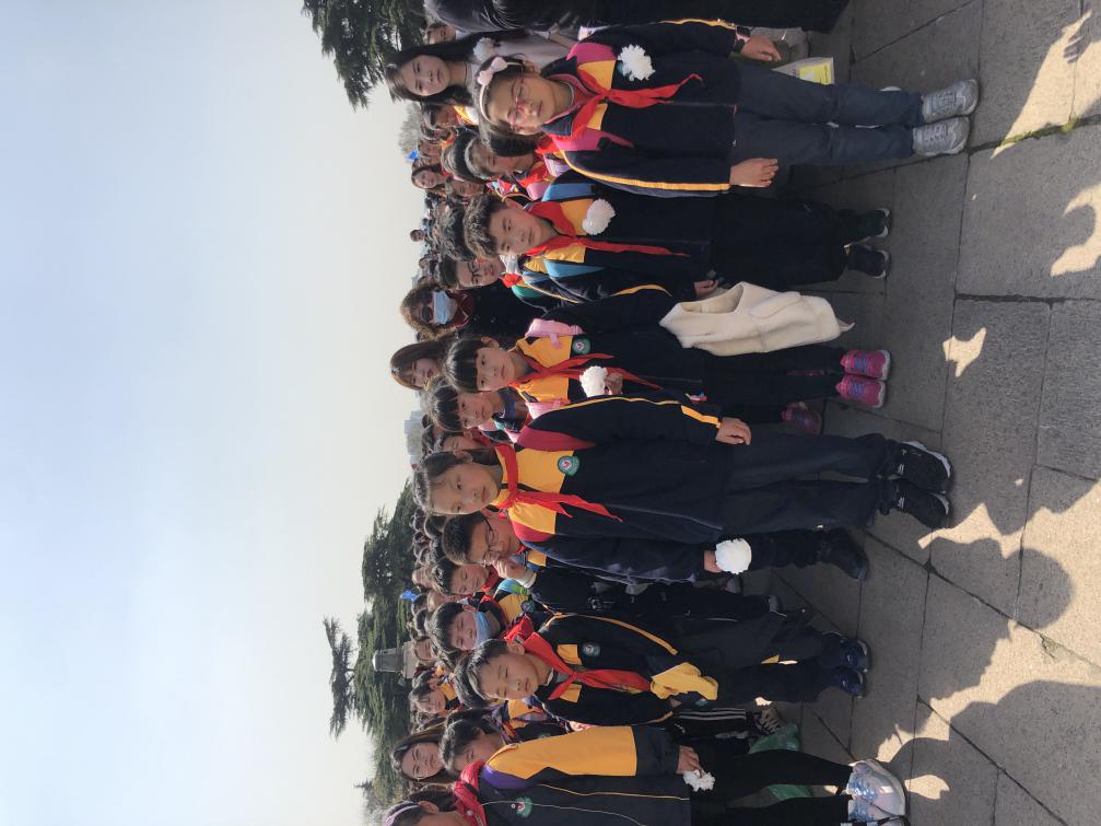 雨花台祭扫新闻报道_html_m15b6ec19.jpg