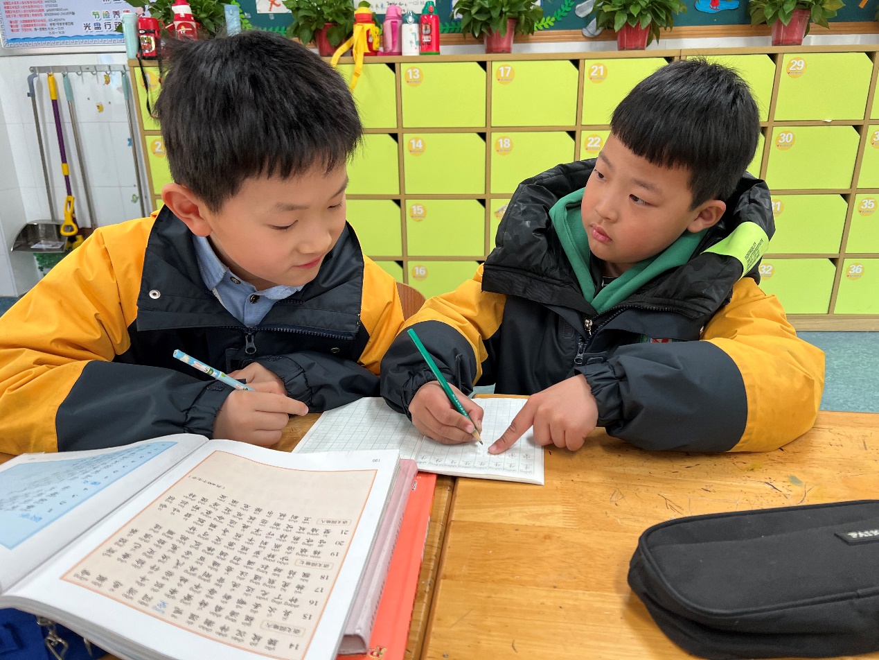 学雷锋，我们一直在行动新闻稿_html_m603bc3aa.jpg
