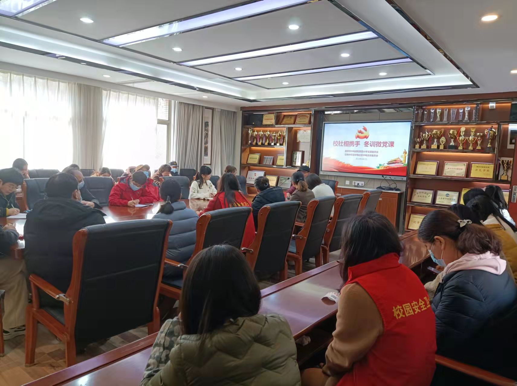 校社相携手，冬训微党课_html_4fb64d4f.jpg
