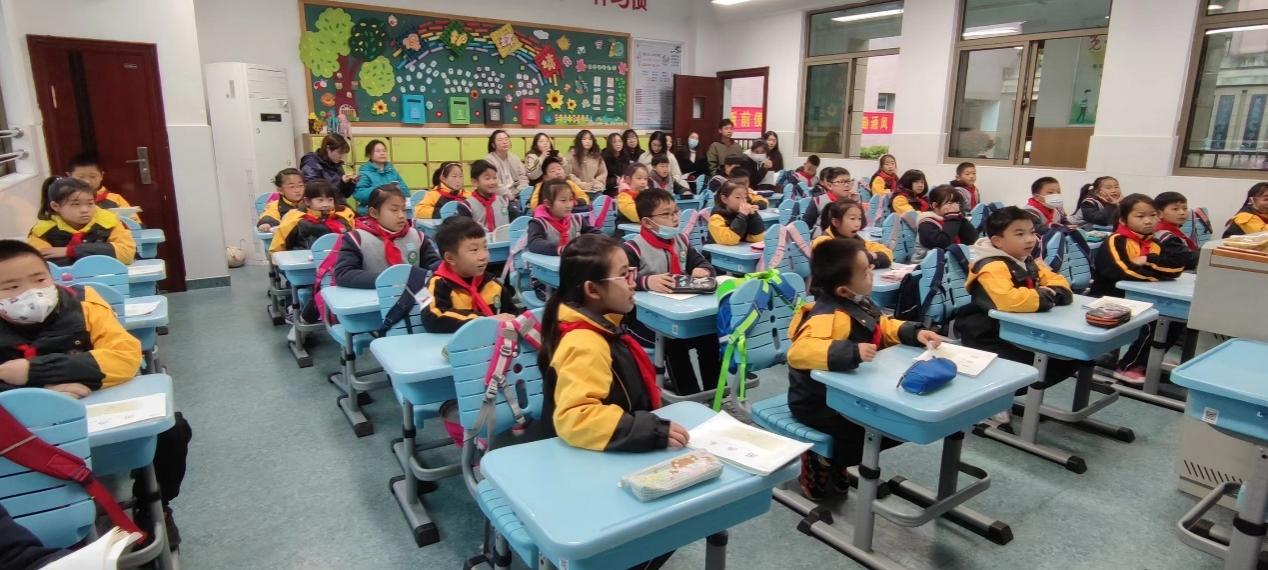 【养正颐小·教学】以研促教 推进学生综合素养提升——综合组第三次校本研修活动_html_6923a0d3.jpg