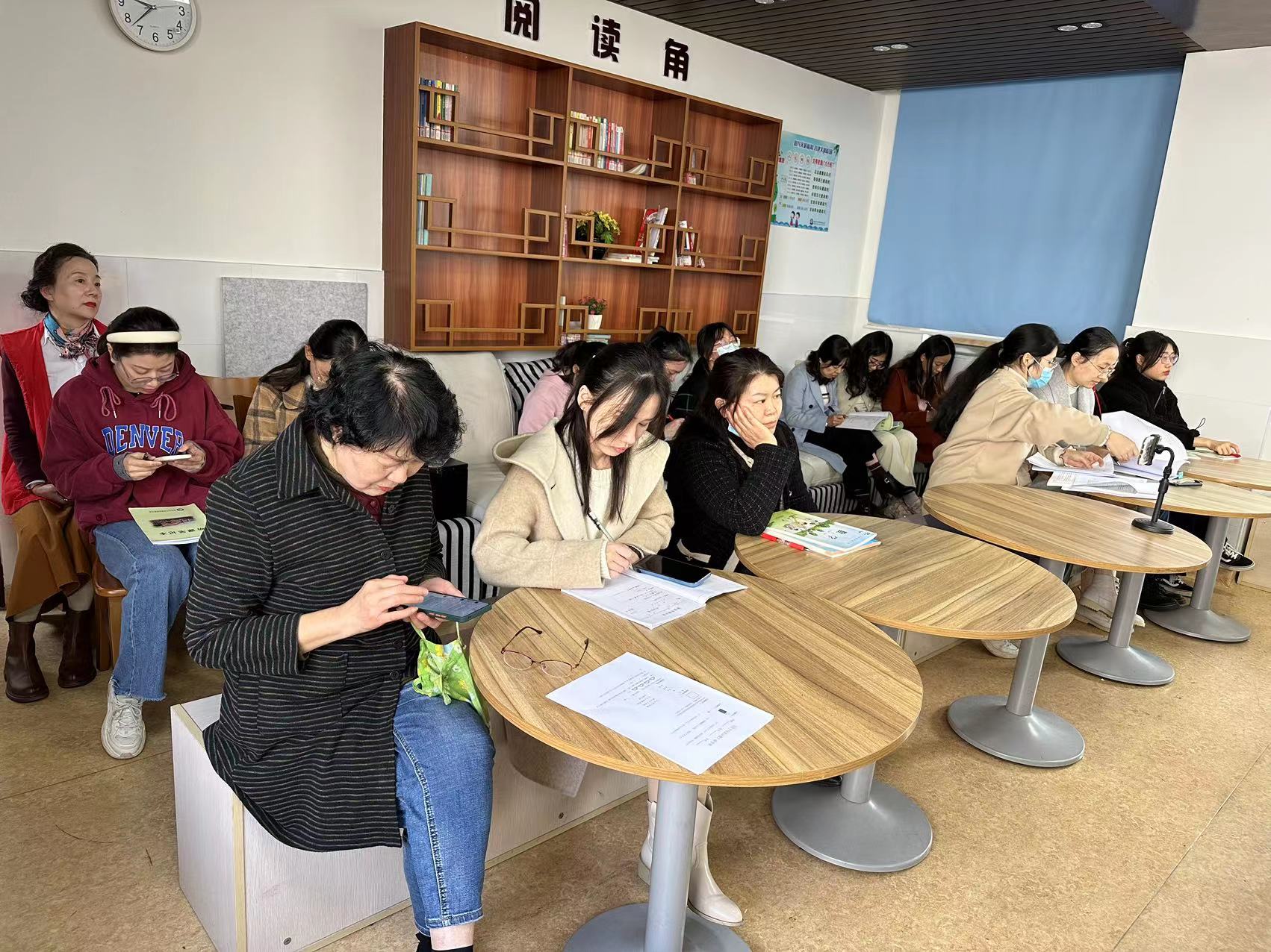 冬日暖阳天，教研促成长  ——记数学组第三次数学研讨活动