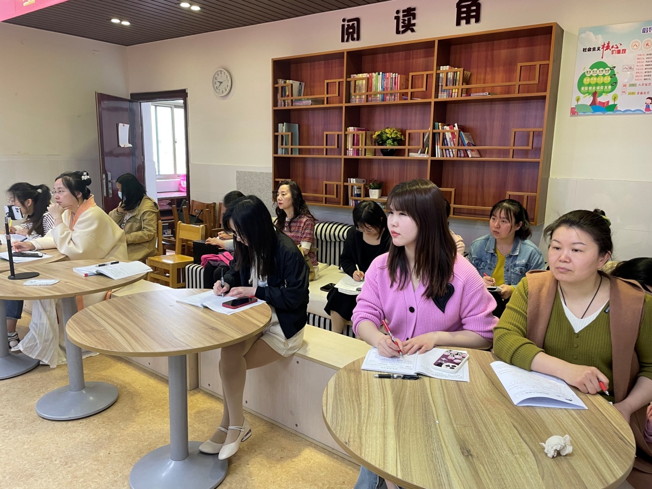 4.13数学课例研讨新闻稿_html_55452ce7.jpg