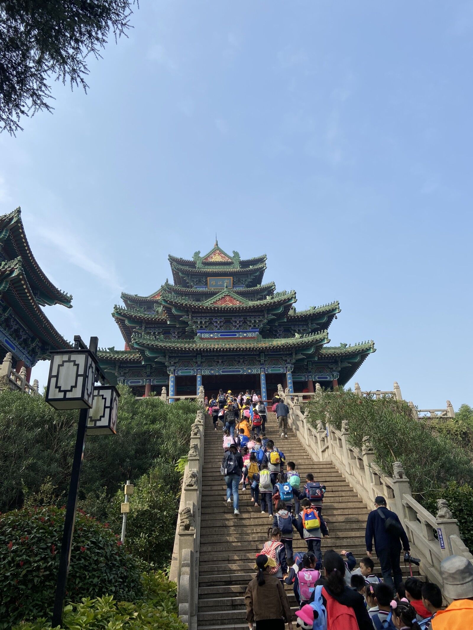 追寻先辈足迹，传承红色基因_html_m65d9a40c.jpg