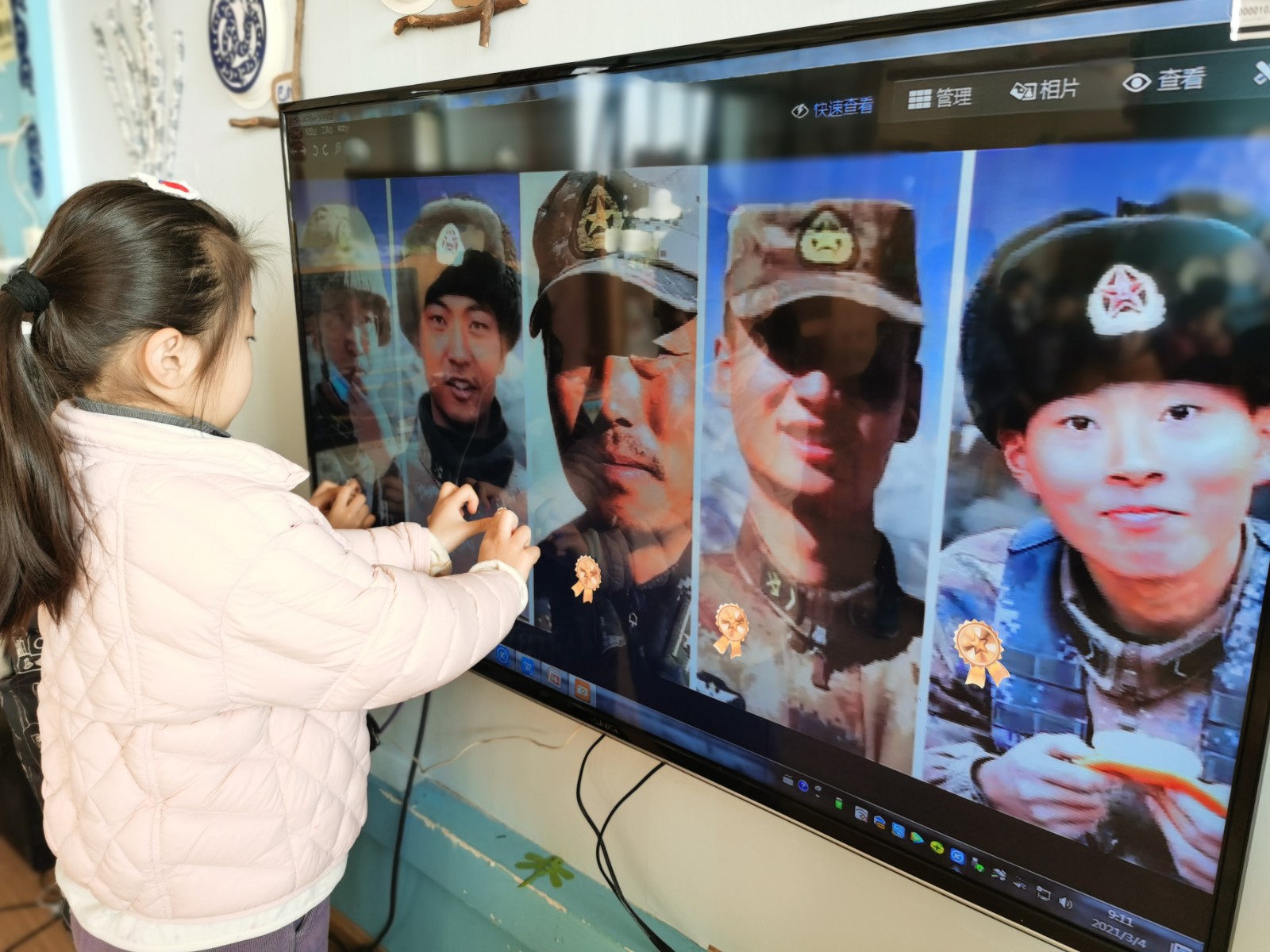 致敬戍边英雄,为英雄佩戴荣誉勋章 (2).jpg