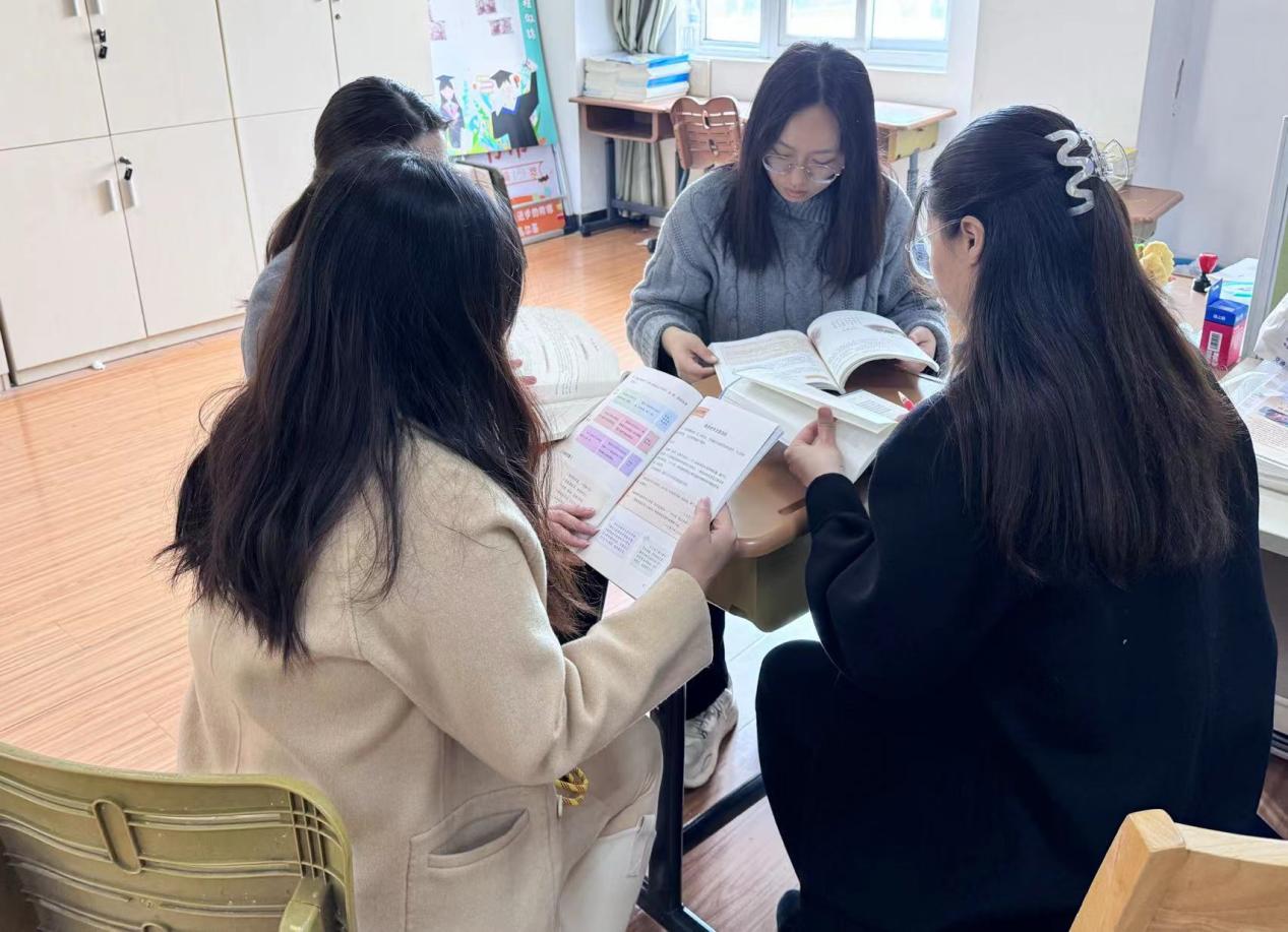 凝聚智慧促提升，集体备课共成长_html_m5c7e5e68.jpg