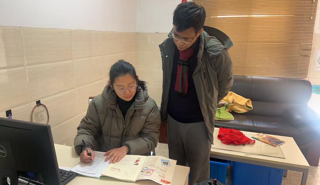 【大爱青秀·教学】课堂展风采 教研促成长 ——记青秀城小学信息校本研修活动_html_m22af13a2.jpg