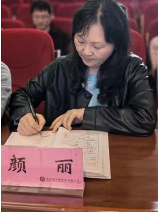 1_1_导师班会润心灵 携手引领共成长——栖霞区颜丽、周宏亮名师工作室送教活动_html_m3d59fcc4.jpg