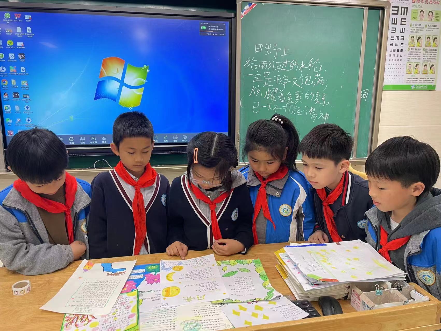 【大爱青秀·读书节】轻叩诗歌大门 用美眼看世界——青秀城小学读书节系列活动(四)_html_7cbb4281.jpg
