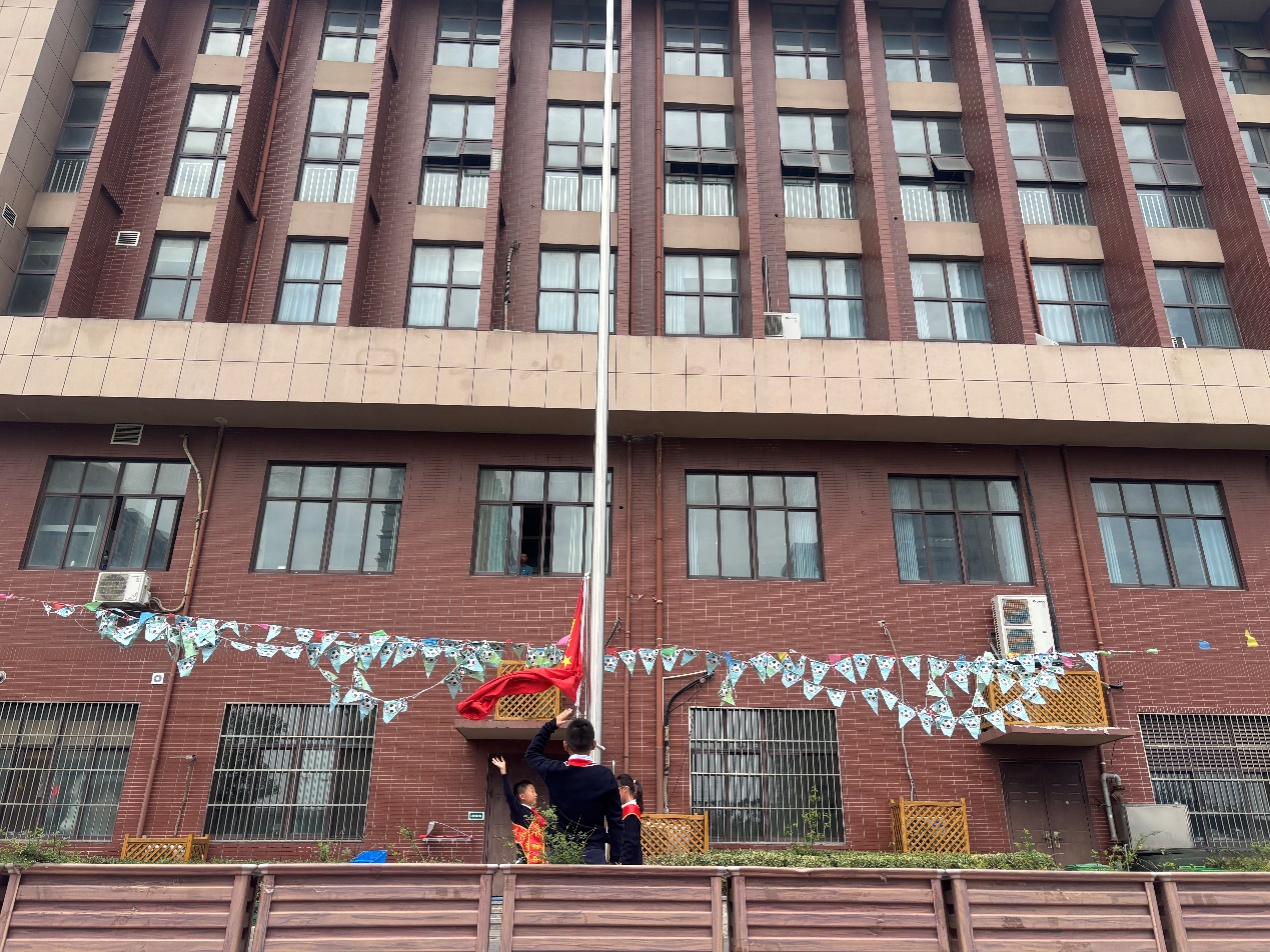 四4升旗_html_m31900f17.jpg