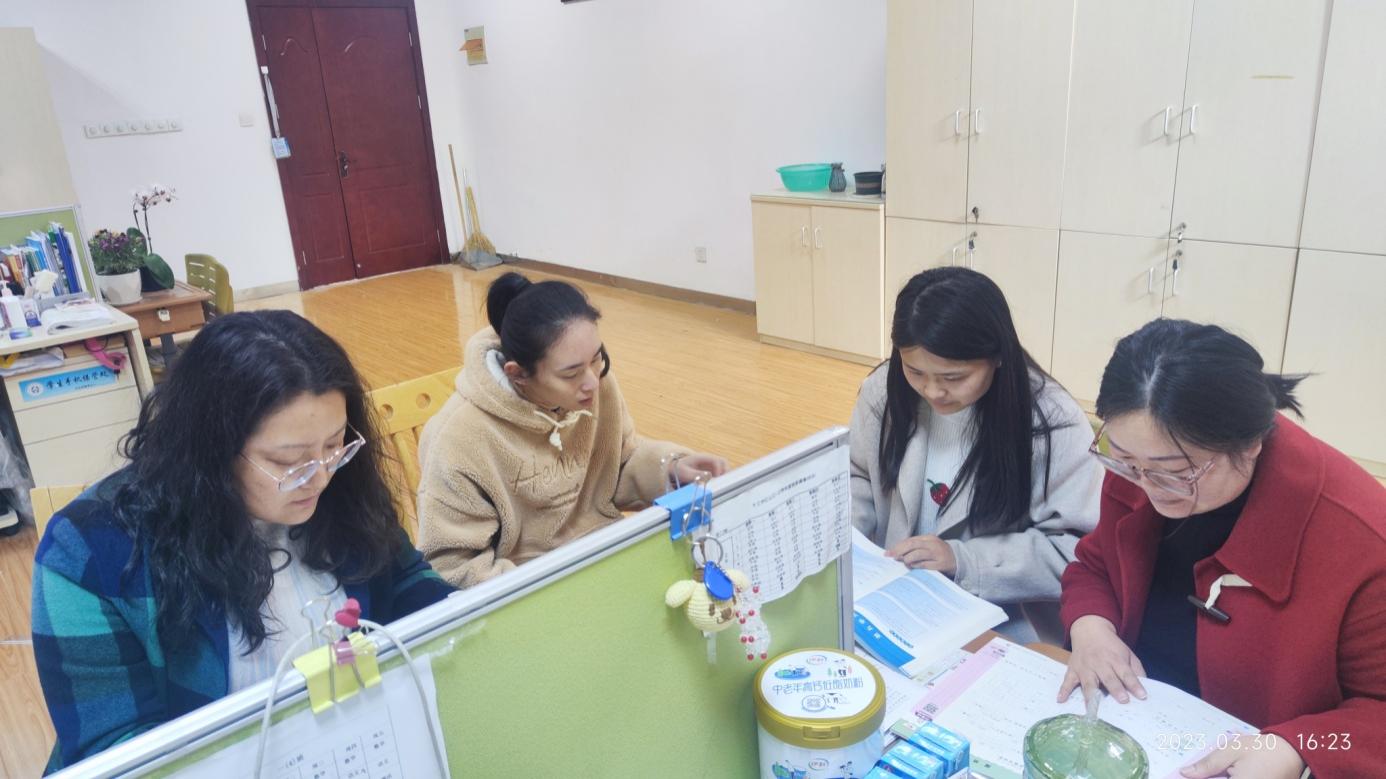【大爱青秀】“集”众之长，有“备”而教  ——青秀城小学语文集体备课活动