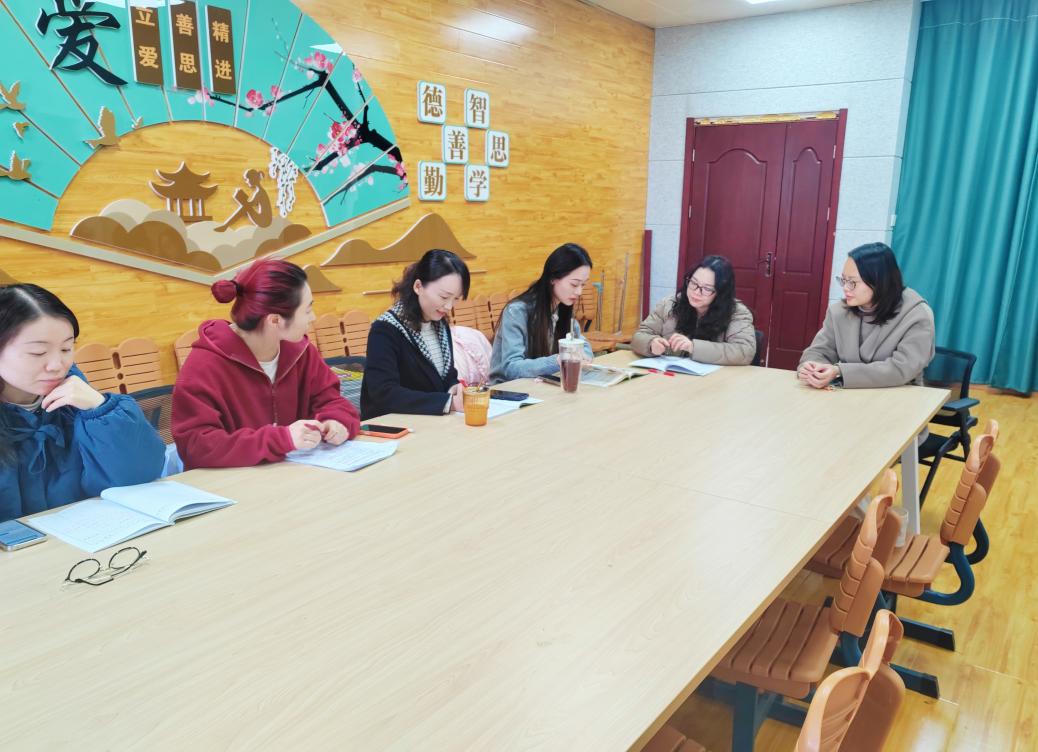 聚焦差异化教学 共探小班制课堂_html_m2fd2de41.jpg