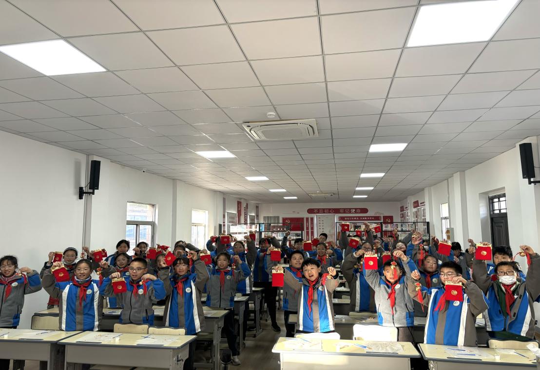 2025.11.28-朱洋梦-探寻金箔非遗魅力 传承千年匠心_html_m6aa18609.jpg