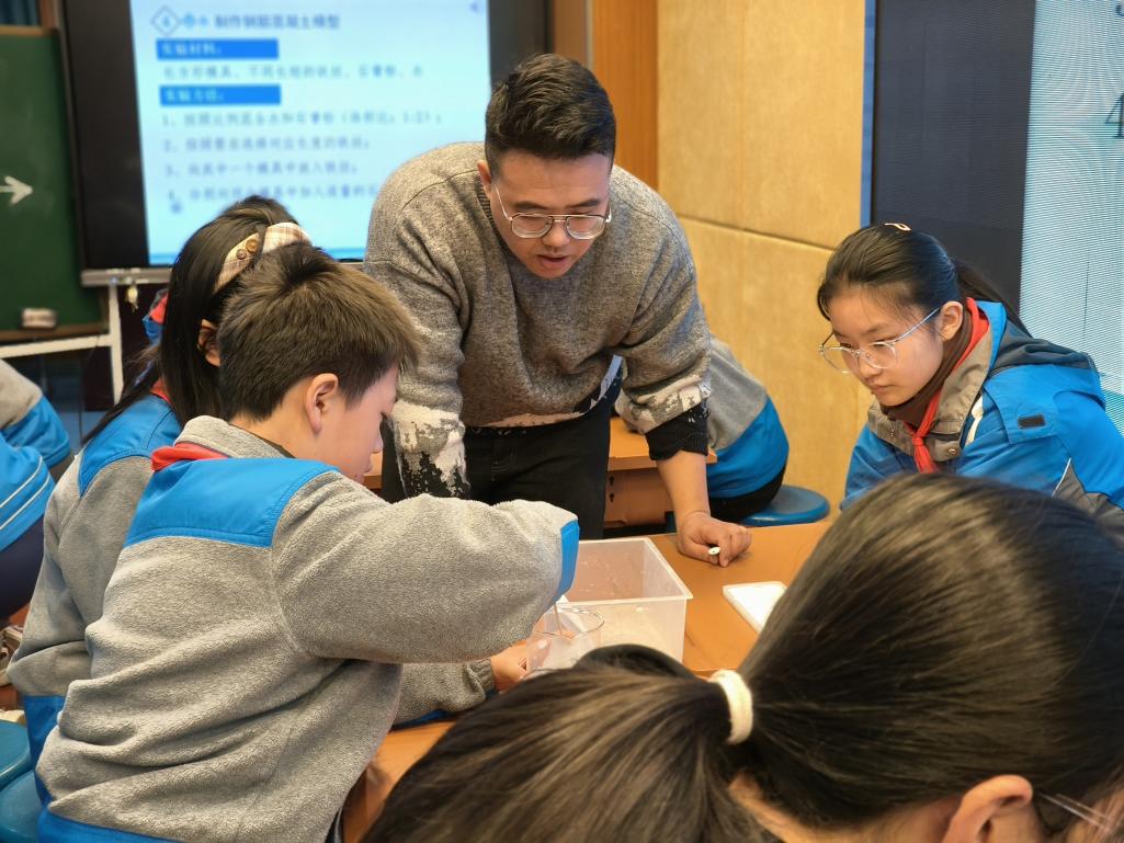 2024.11.21枫丹柿红研学不辍，思维碰撞教艺常新_html_2a9a04fc.jpg