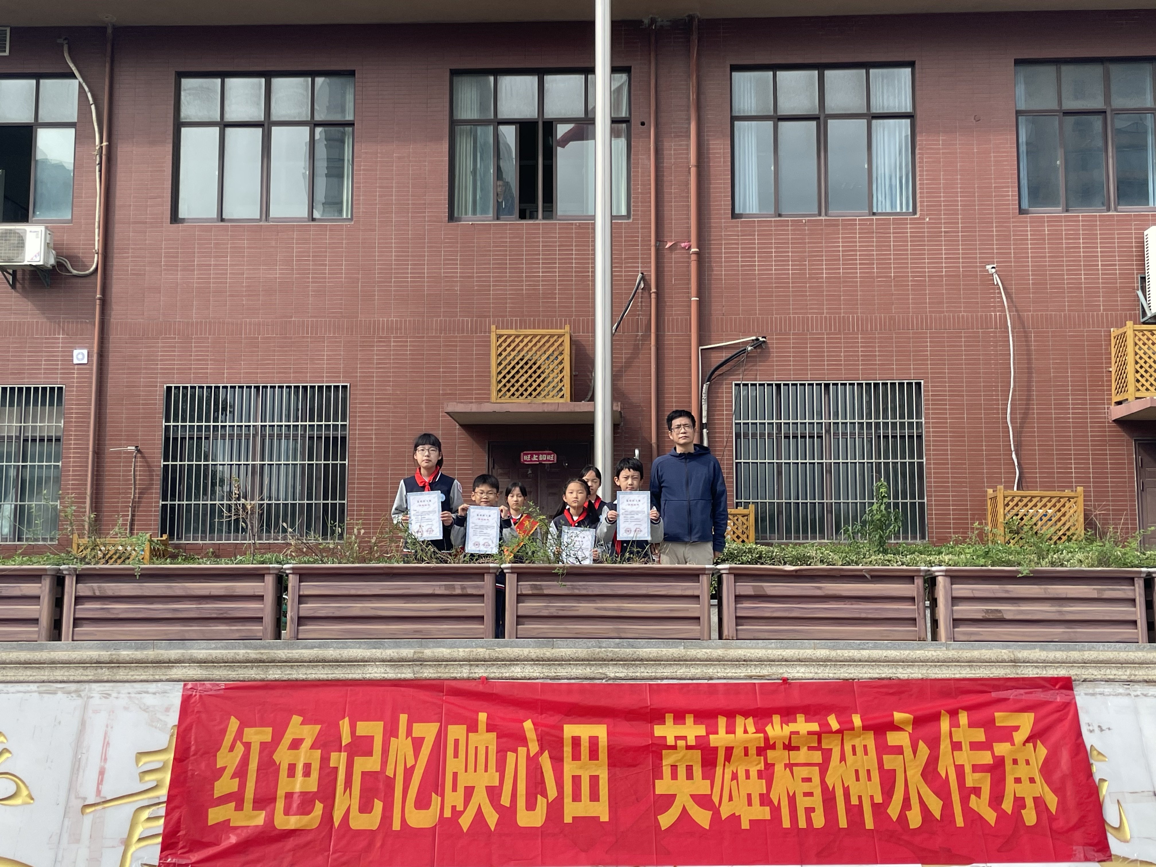2024.10.21顾璎-五4升旗仪式新闻稿doc_html_m111bb035.jpg