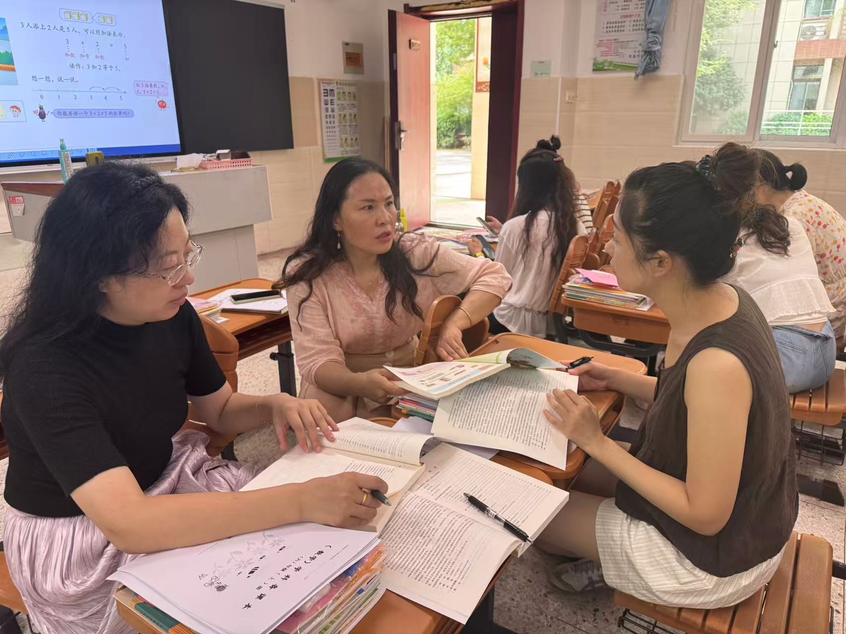 8.30数学集体备课新闻稿_html_6c33ce97.jpg