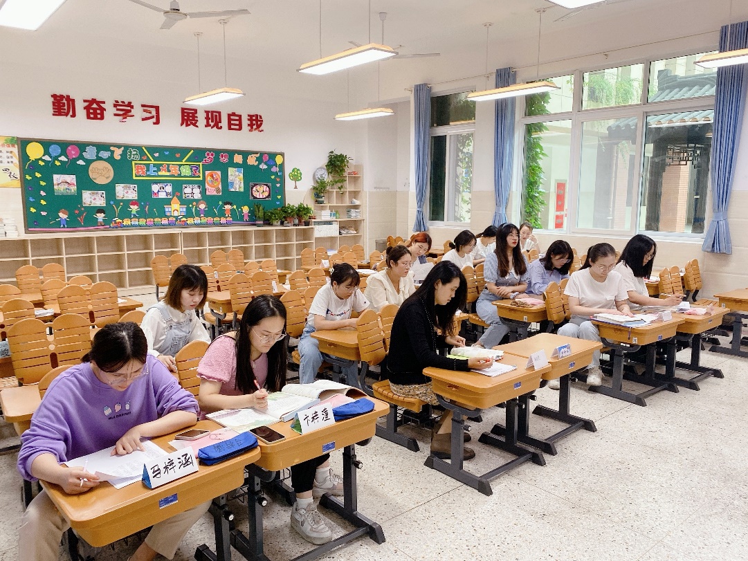 立德树人铸师魂 以教筑法润童心(1)_html_m406837e8.jpg