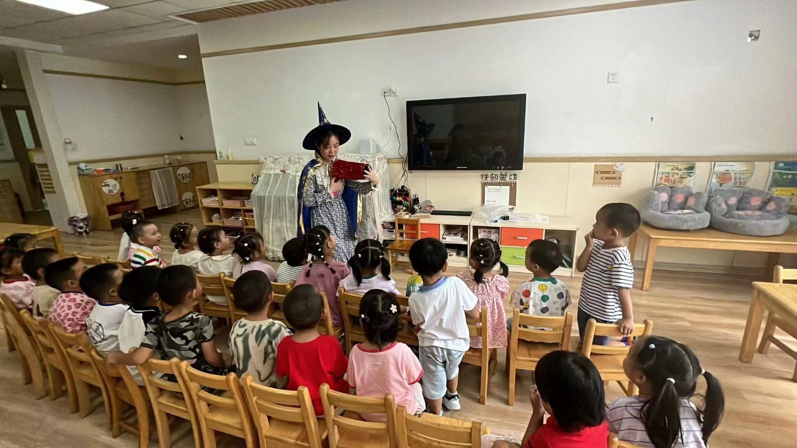 【乐活龙幼·党建】用心耕耘 以爱育爱 ——龙潭幼儿园耿满教师先进事迹