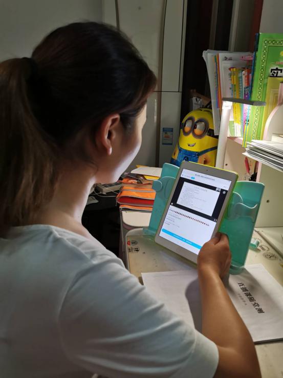 如何帮助孩子学会情绪调节和压力管理_html_3bd4728e.jpg