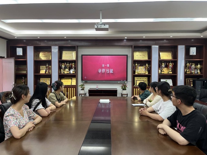 聆听主席话语 走好思想之路_html_m67910d55.jpg
