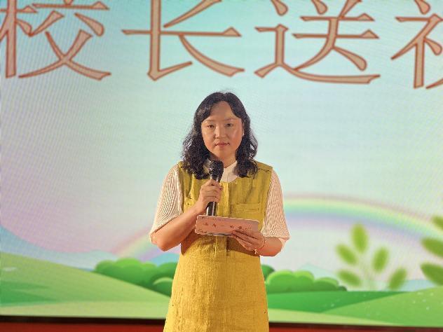 礼赞新时代 童心向未来定_html_c1db47b.jpg