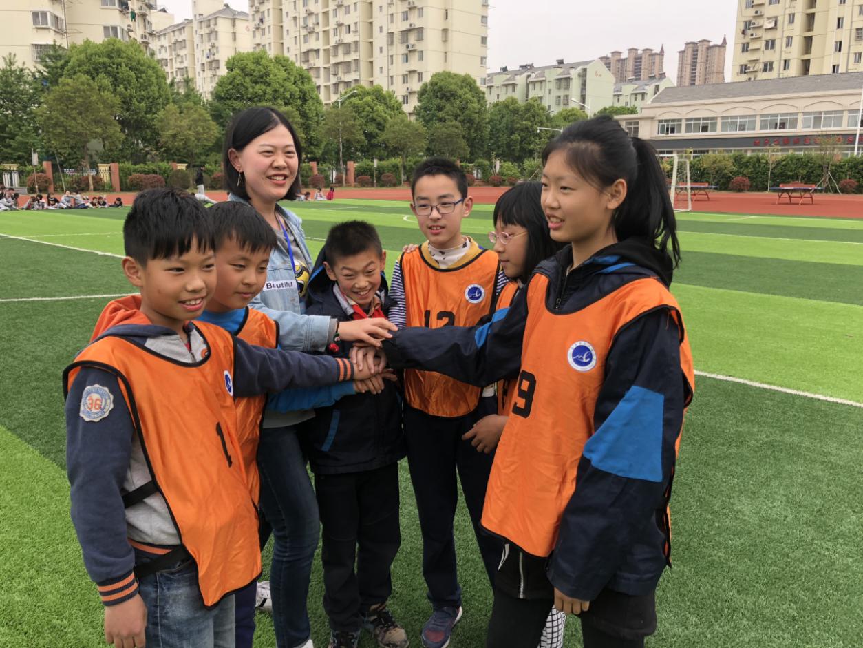 【童心教师】曹越——勤恳敬业的播种者_html_22007288.jpg