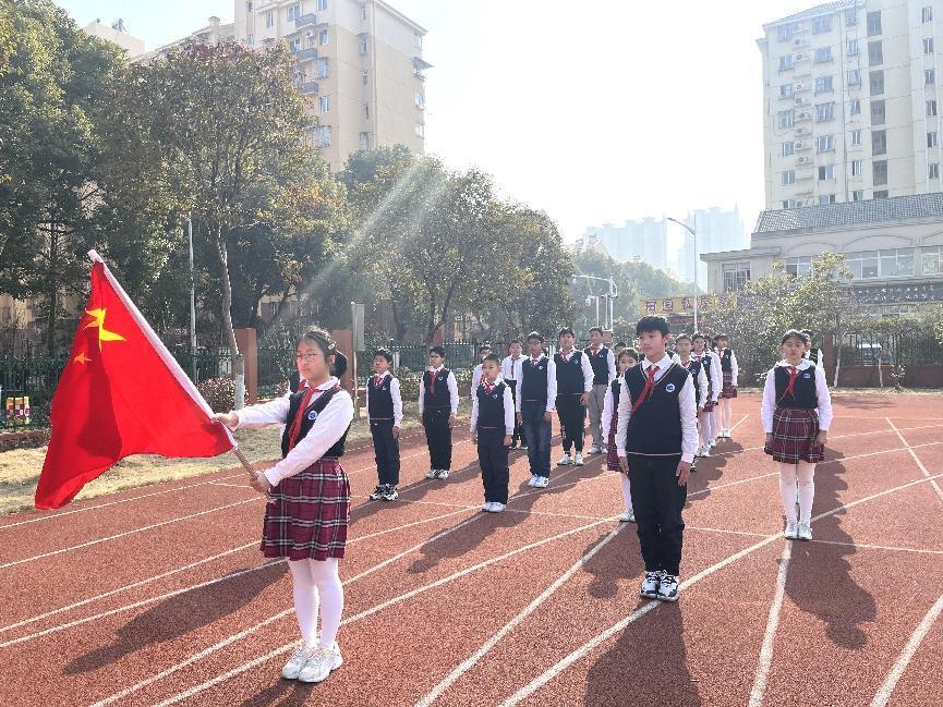 升旗仪式新闻稿_html_m5d8cdebd.jpg