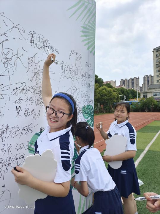 20230627最美季节，再见童真的你——南湾营小学毕业典礼（周悦写）_html_67cf03bb.jpg