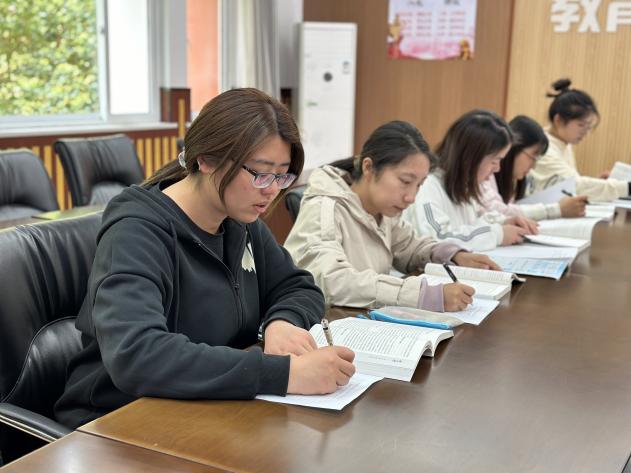 20240410青年教师研修班报道_html_m4c98f552.jpg