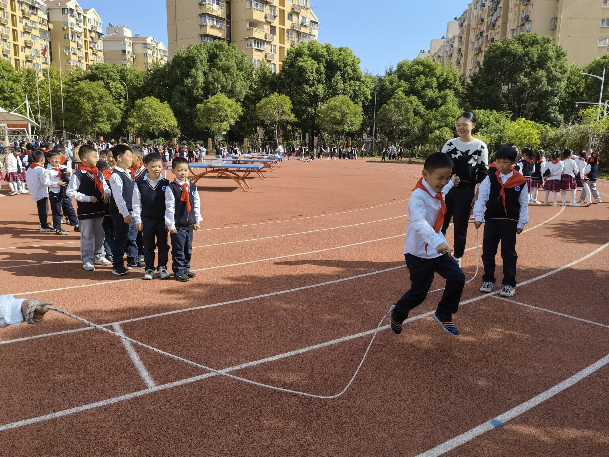 2022.11.15大课间比赛_html_m1f5cd048.jpg