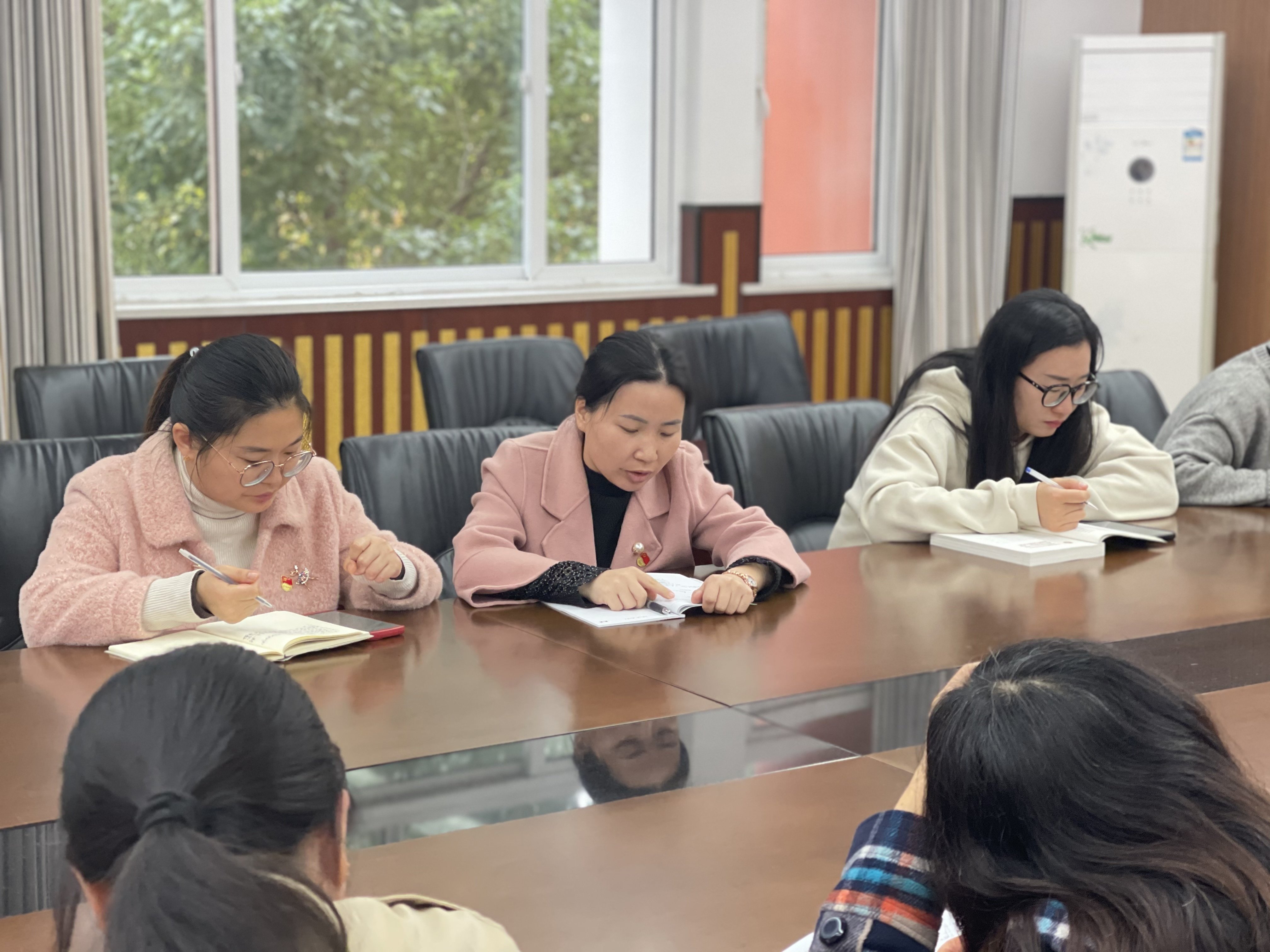 20221123南湾营小学全体党员教师会议通讯稿_html_38fd365b.jpg