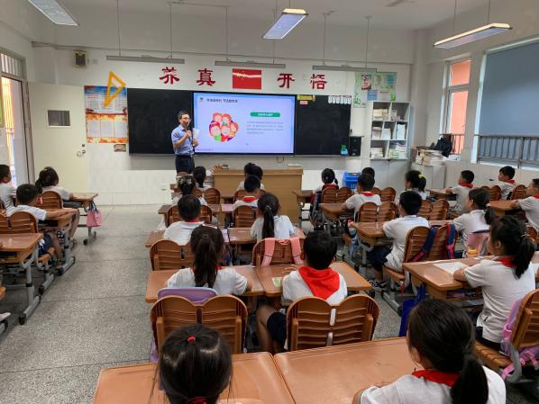 20230908班会课报道（李嘉靓写）_html_71621081.jpg